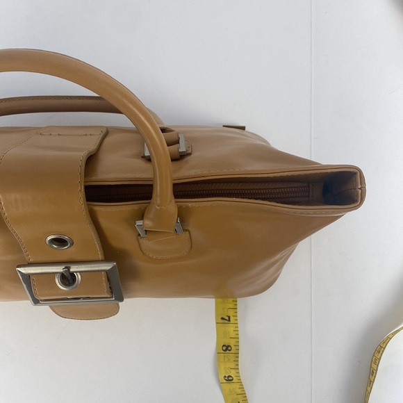 Elegant Tan Leather Shoulder Bag - Picture 6 of 11